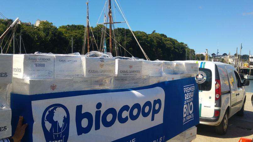 Le distributeur de produits bios a signé un contrat avec la société française TransOceanic Wind Transport (TOWT) pour l'acheminement de 800.000 bouteilles de vin depuis le Portugal.